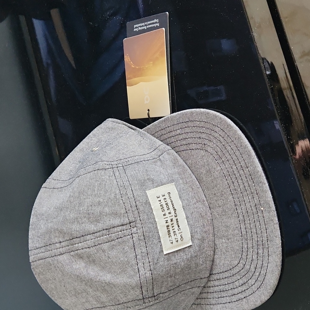 On Cloud baseball cap